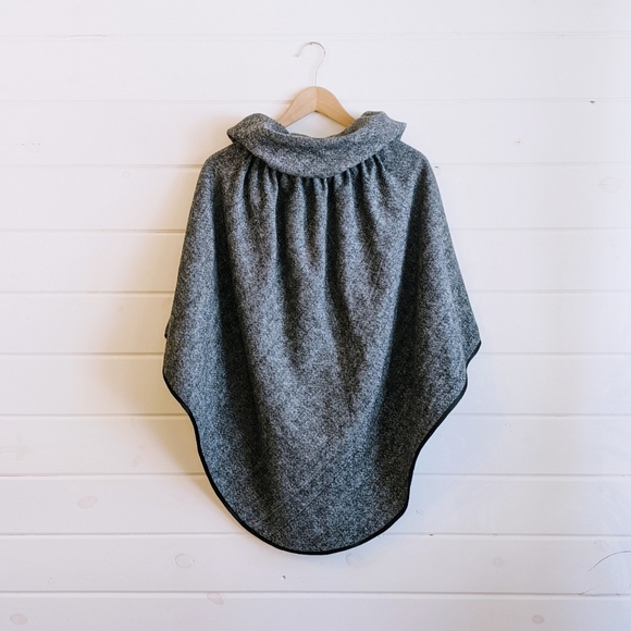 Black & White Pashmina Cape - Picture 7 of 10